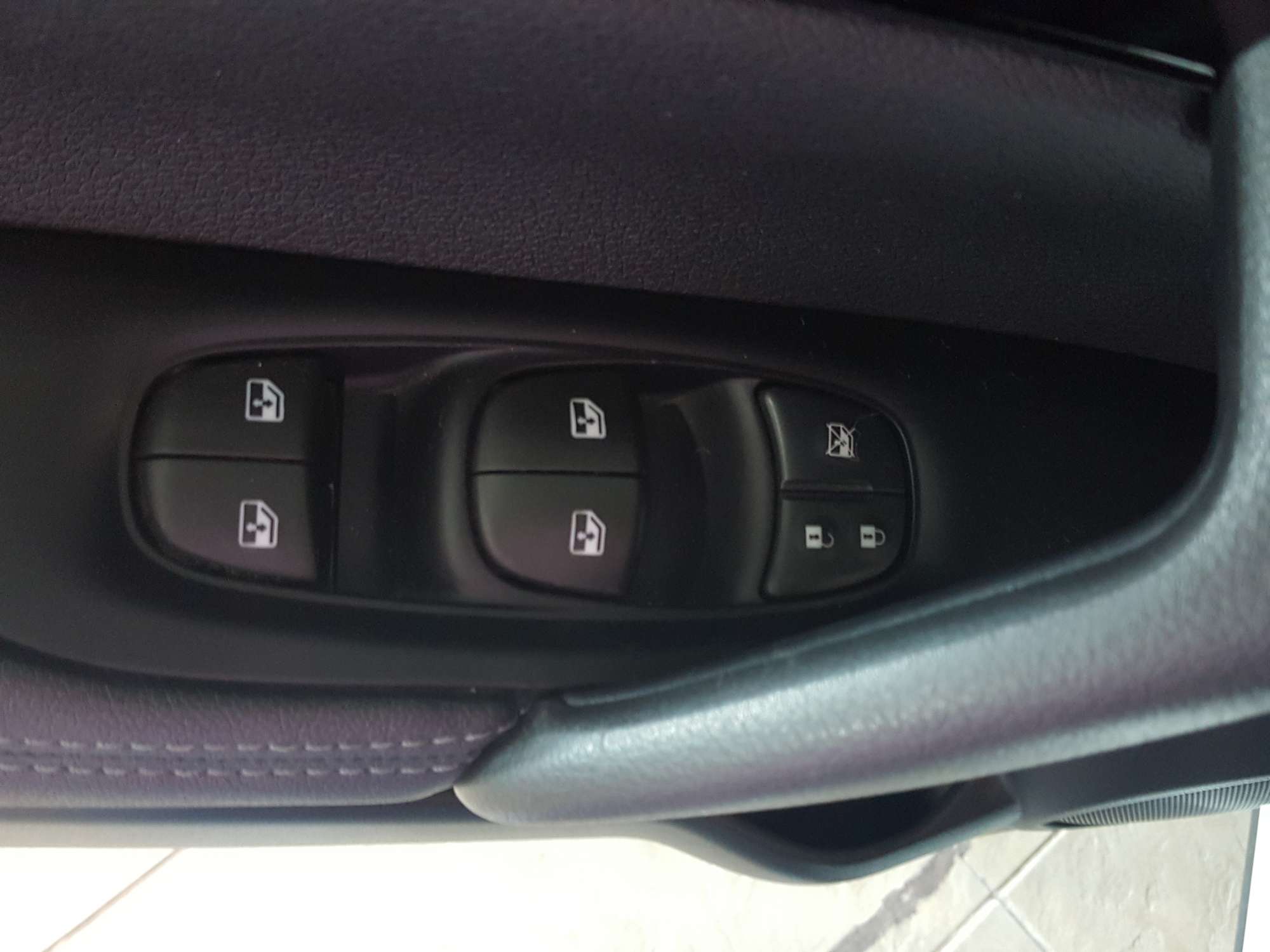 NISSAN QASHQAI 1.5 DCI ACENTA 85KW 24 NISSAN QASHQAI Diesel 2018 de segunda mano