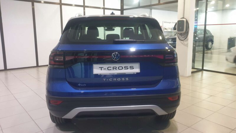 VOLKSWAGEN T-CROSS Gasolina 2023 de segunda mano