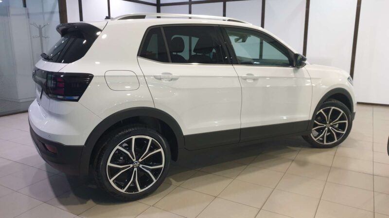 VOLKSWAGEN T-CROSS Gasolina 2023 de segunda mano