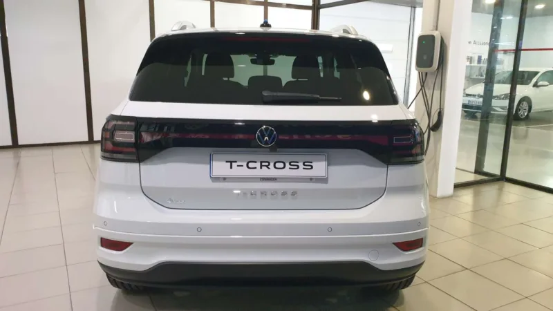 VOLKSWAGEN T-CROSS Gasolina 2023 de segunda mano