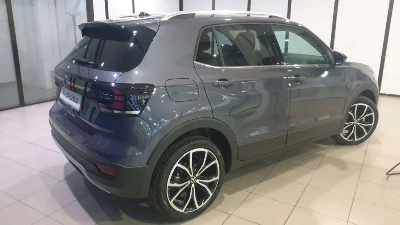 VOLKSWAGEN T-CROSS Gasolina 2023 de segunda mano