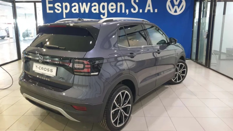 VOLKSWAGEN T-CROSS Gasolina 2023 de segunda mano