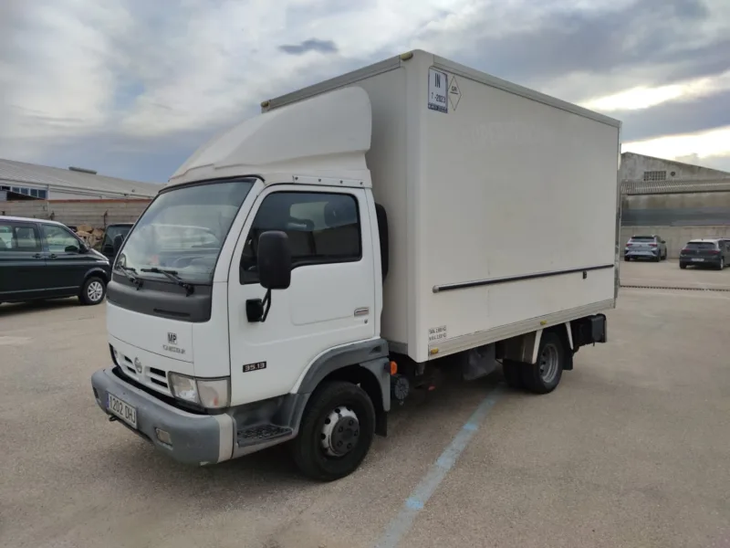 NISSAN Cabstar Diesel 2005 de segunda mano