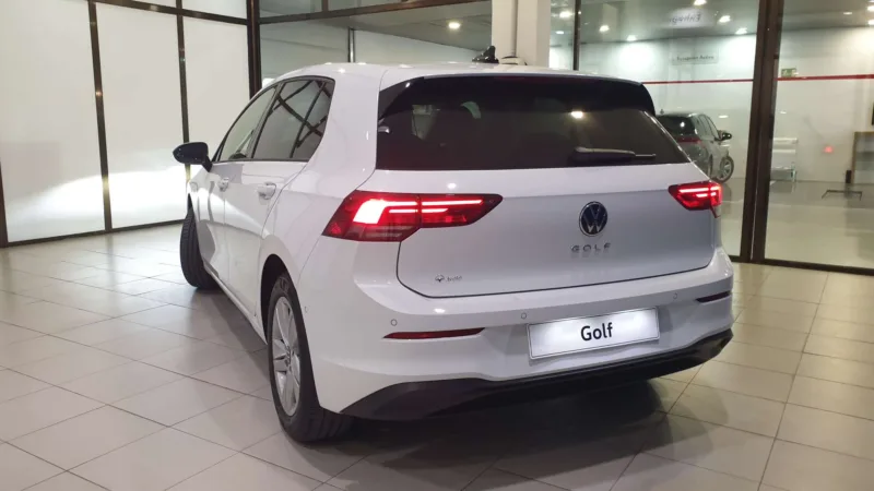 VOLKSWAGEN GOLF Gasolina 2023 de segunda mano