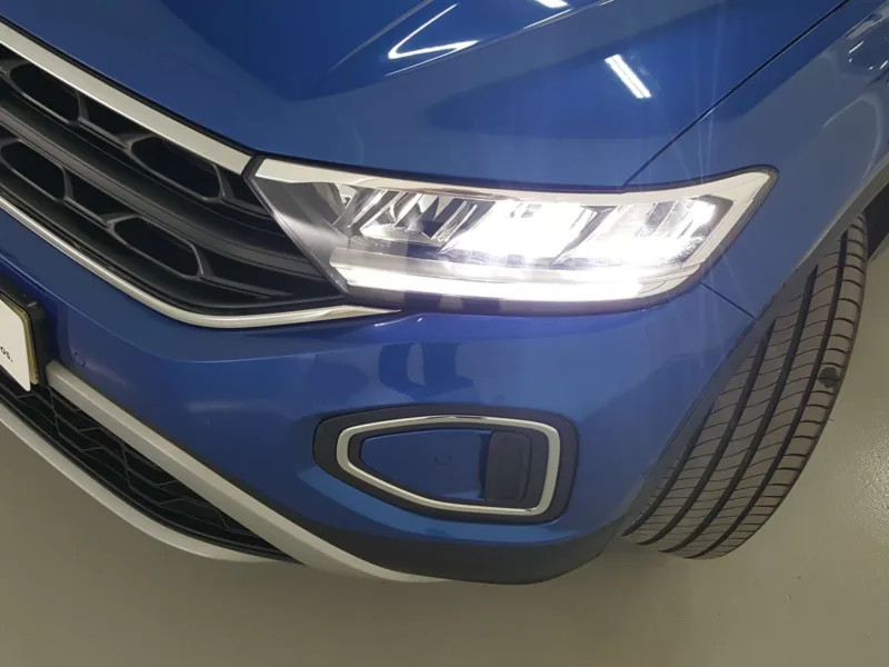 VOLKSWAGEN T-ROC Gasolina 2022 de segunda mano