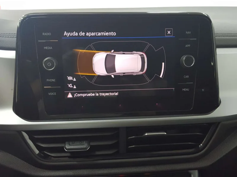 VOLKSWAGEN T-ROC Gasolina 2022 de segunda mano