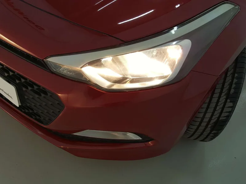 HYUNDAI I20 Gasolina 2017 de segunda mano