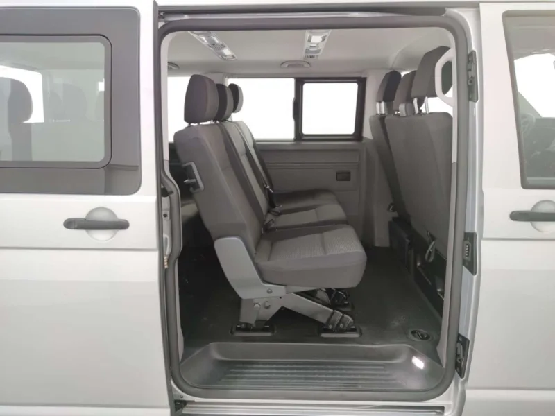 VOLKSWAGEN CARAVELLE Diesel 2023 de segunda mano