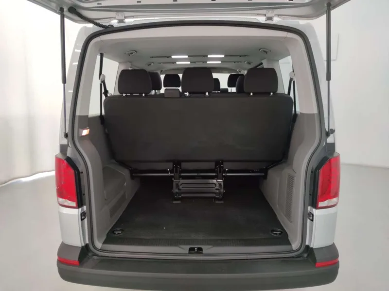 VOLKSWAGEN CARAVELLE Diesel 2023 de segunda mano