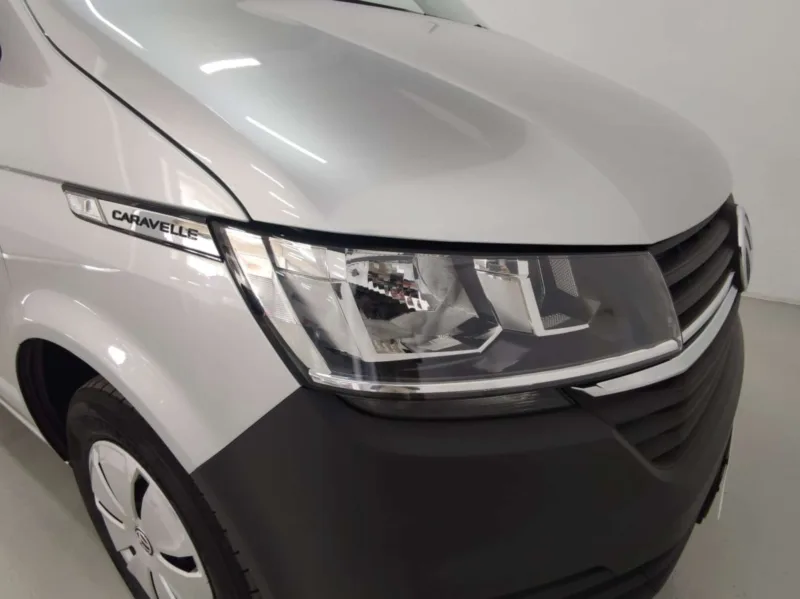 VOLKSWAGEN CARAVELLE Diesel 2023 de segunda mano