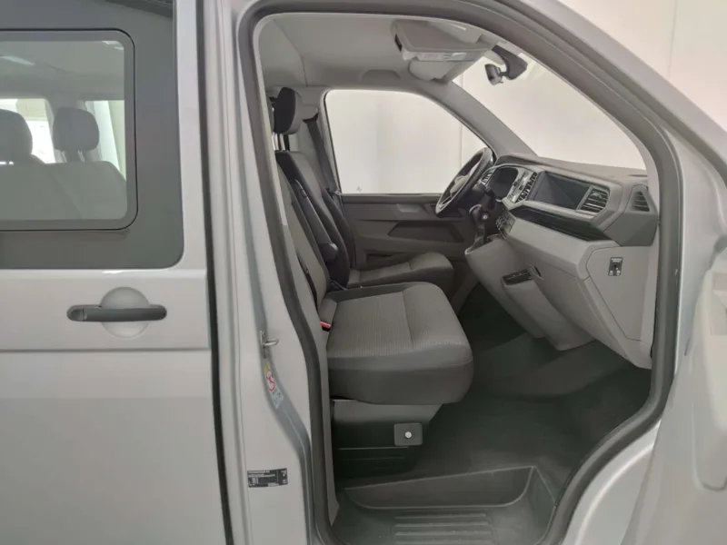 VOLKSWAGEN CARAVELLE Diesel 2023 de segunda mano