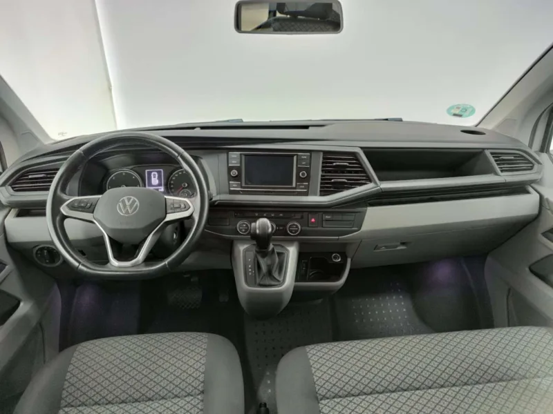 VOLKSWAGEN CARAVELLE Diesel 2023 de segunda mano