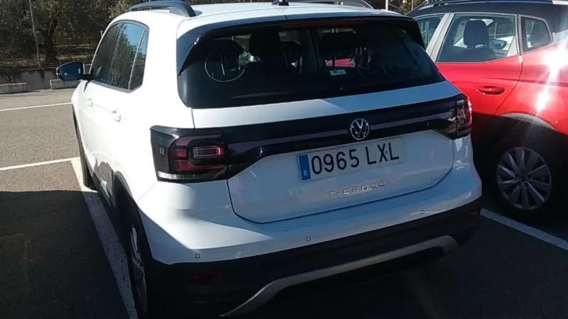 VOLKSWAGEN T-CROSS Gasolina 2022 de segunda mano