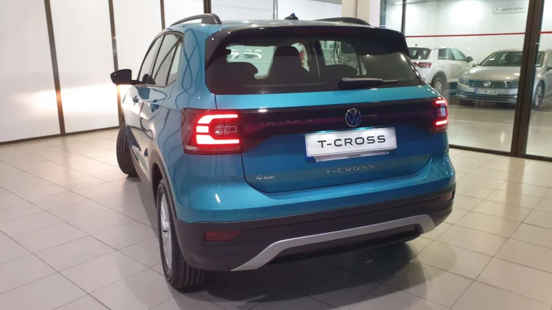 VOLKSWAGEN T-CROSS Gasolina 2023 de segunda mano