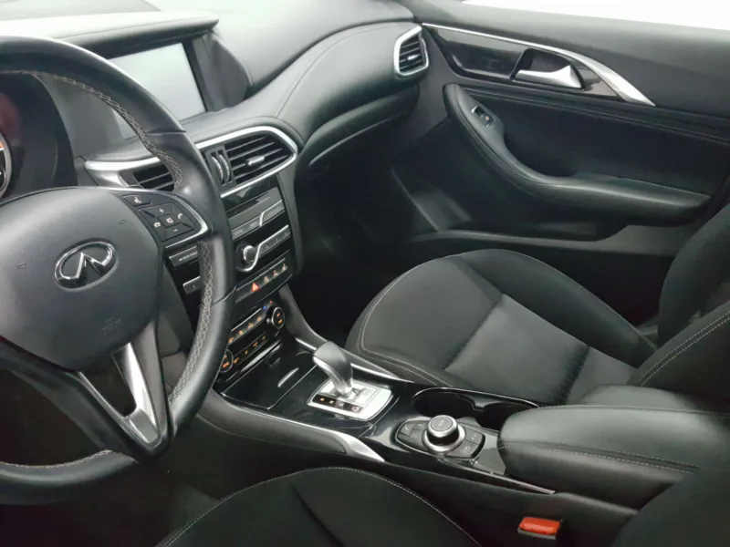 INFINITI Q30 Diesel 2017 de segunda mano en jaen