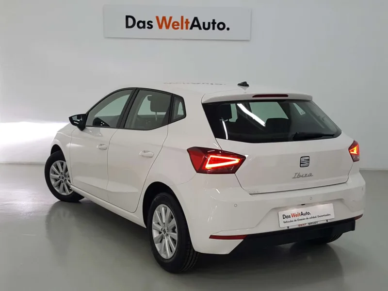 SEAT IBIZA Gasolina 2023 de segunda mano en jaen