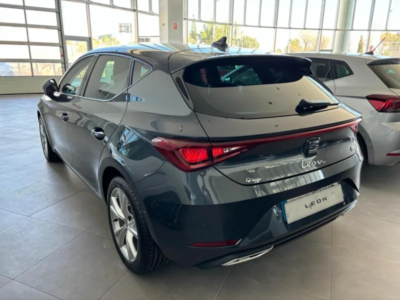 SEAT LEON FR Gasolina 2023 km 0 Jaén