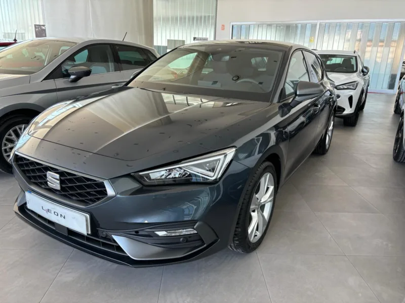 SEAT LEON FR Gasolina 2023 km 0 Jaén