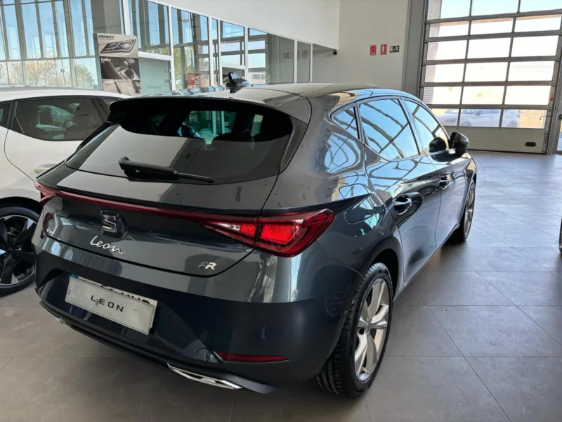 SEAT LEON FR Gasolina 2023 km 0 Jaén