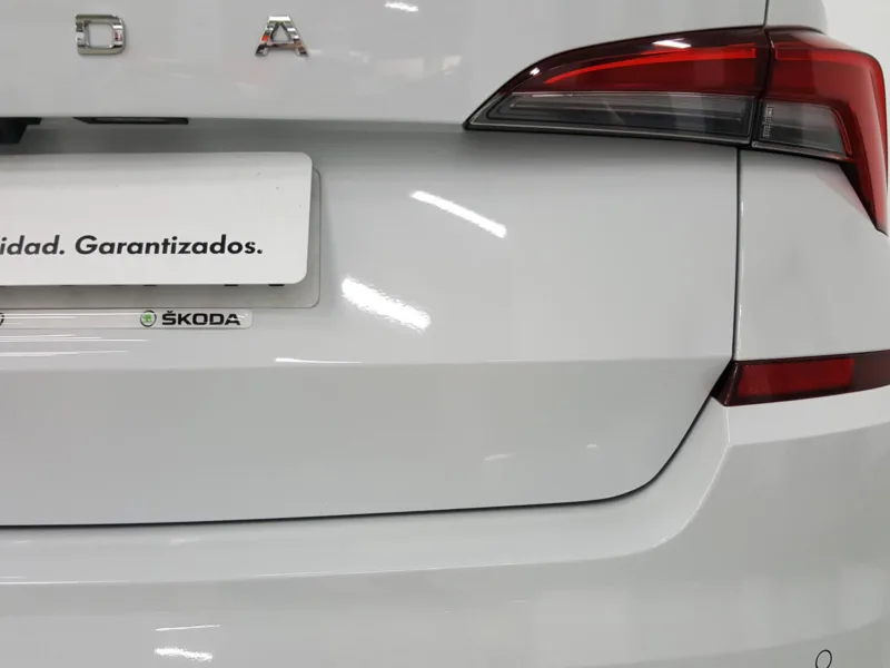 SKODA KAMIQ Gasolina 2023 segunda-mano Jaén