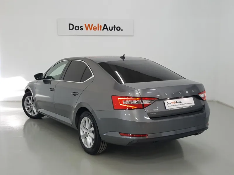 SKODA SUPERB Diesel 2023 segunda-mano Jaén