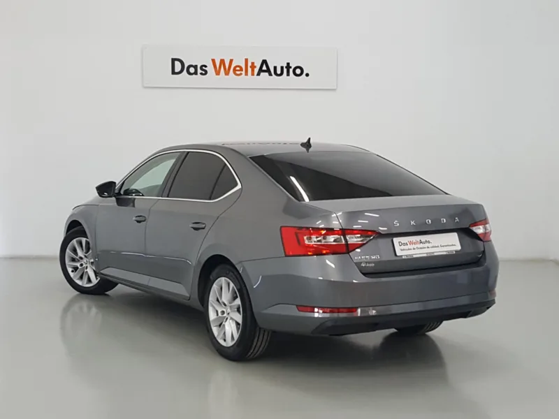 SKODA SUPERB Diesel 2023 segunda-mano Jaén