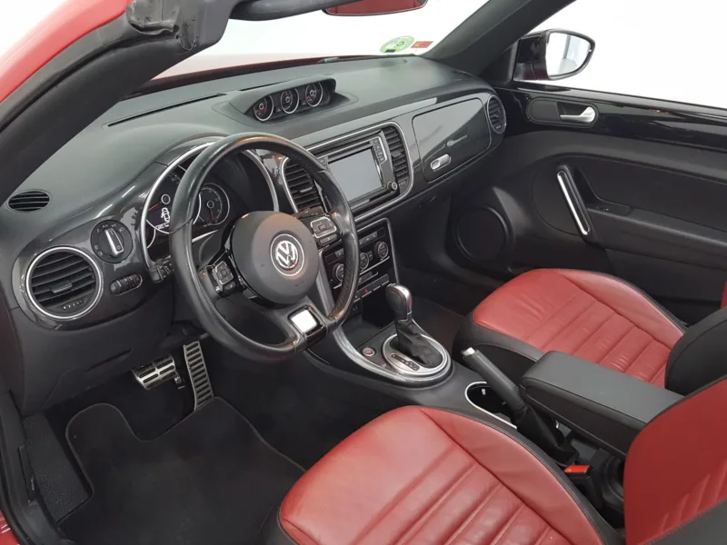 VOLKSWAGEN BEETLE CABRIO Diesel 2018 segunda-mano Jaén