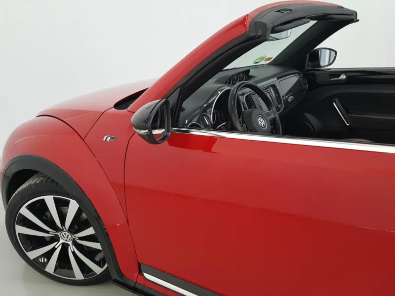 VOLKSWAGEN BEETLE CABRIO Diesel 2018 segunda-mano Jaén