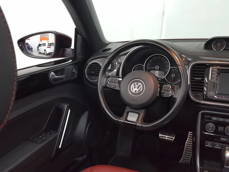 VOLKSWAGEN BEETLE CABRIO Diesel 2018 segunda-mano Jaén