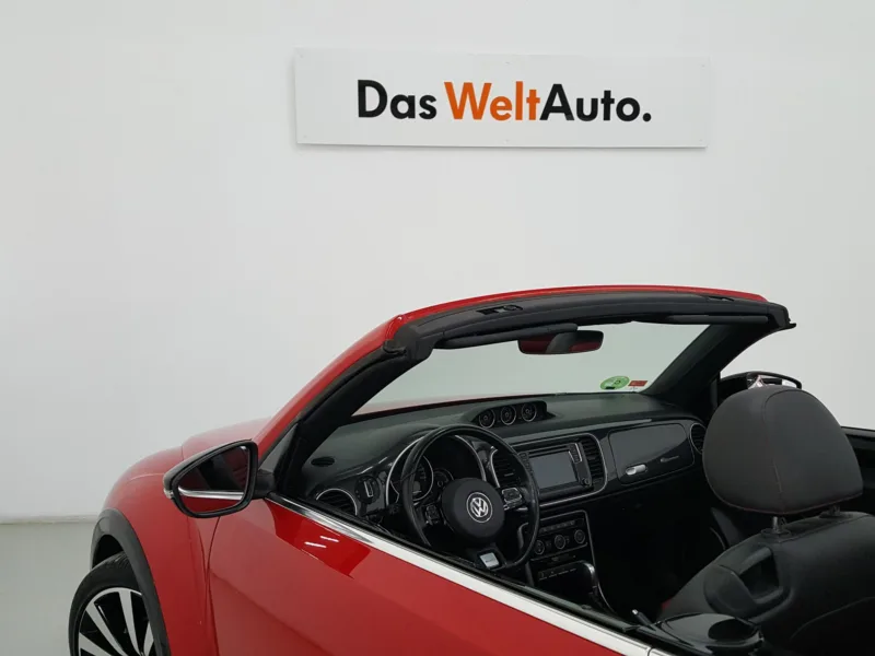 VOLKSWAGEN BEETLE CABRIO Diesel 2018 segunda-mano Jaén