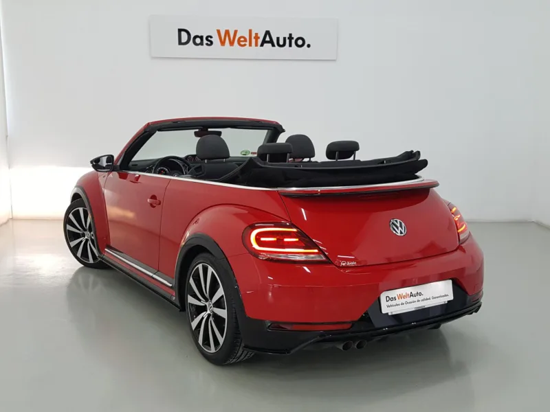 VOLKSWAGEN BEETLE CABRIO Diesel 2018 segunda-mano Jaén