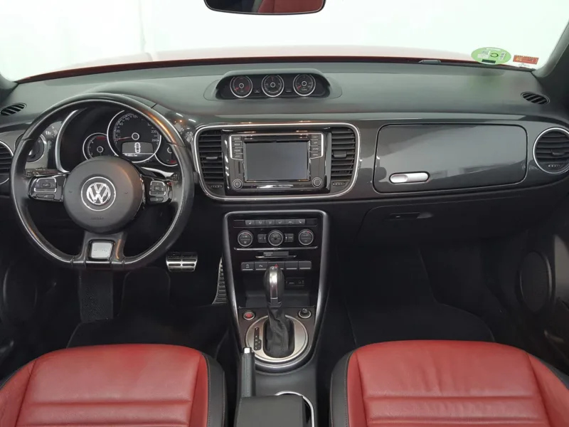 VOLKSWAGEN BEETLE CABRIO Diesel 2018 segunda-mano Jaén