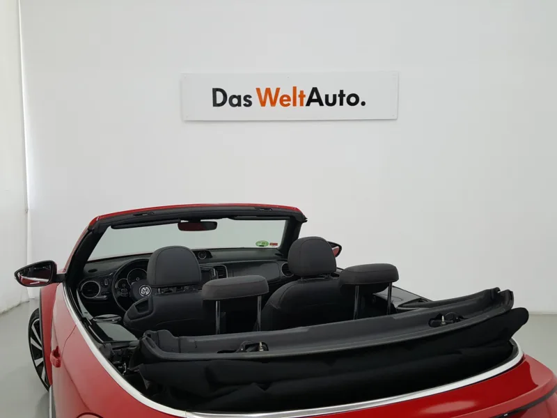 VOLKSWAGEN BEETLE CABRIO Diesel 2018 segunda-mano Jaén