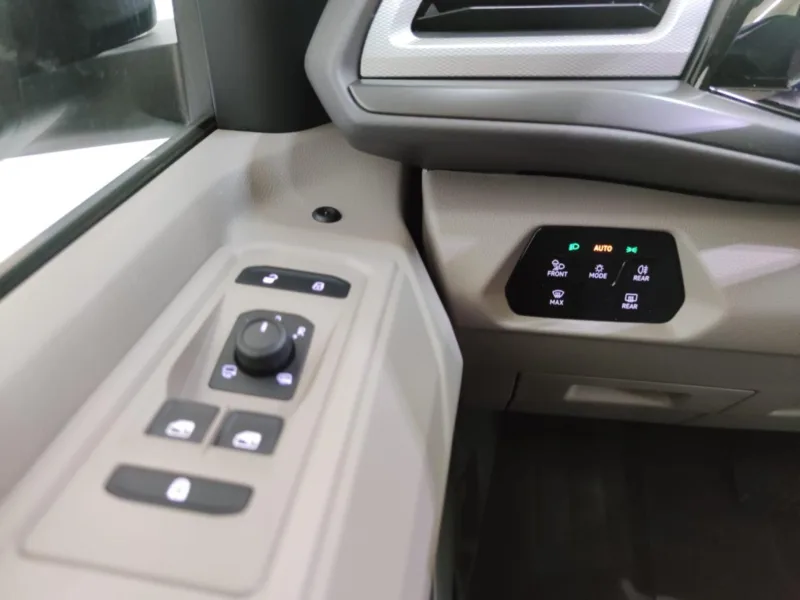 VOLKSWAGEN MULTIVAN Gasolina 2023 km 0 Jaén