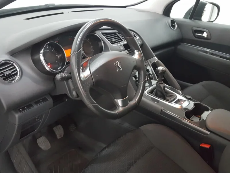 PEUGEOT 3008 Gasolina 2015 segunda-mano Jaén