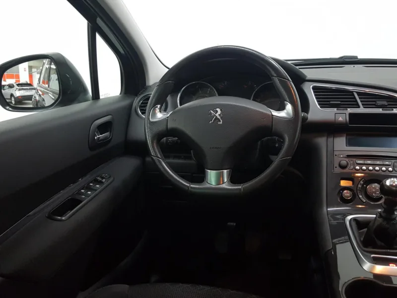 PEUGEOT 3008 Gasolina 2015 segunda-mano Jaén