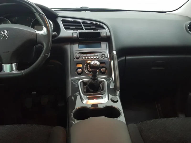 PEUGEOT 3008 Gasolina 2015 segunda-mano Jaén