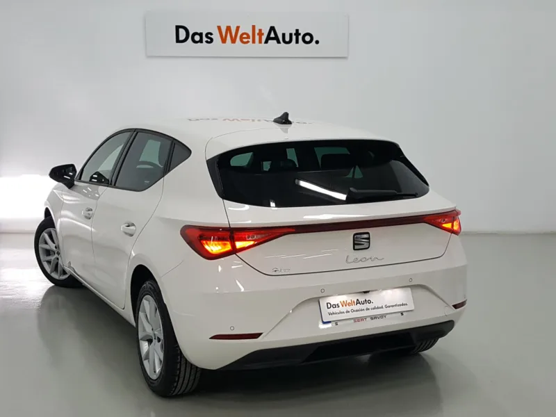 SEAT LEON Diesel 2022 segunda-mano Jaén