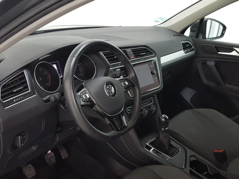 VOLKSWAGEN TIGUAN Gasolina 2019 segunda-mano Jaén