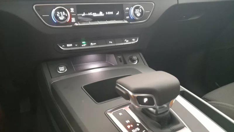 AUDI Q5 Hibrido enchufable 2024 km 0 Jaén