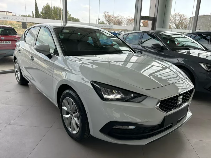 SEAT LEON Gasolina 2024 km 0 Jaén