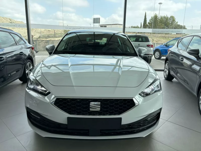 SEAT LEON Gasolina 2024 km 0 Jaén