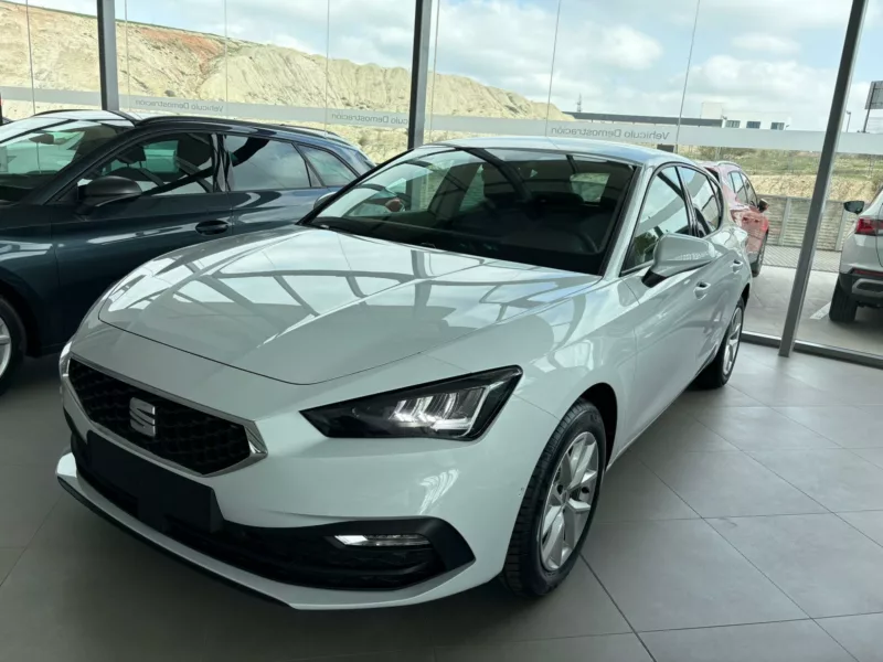 SEAT LEON Gasolina 2024 km 0 Jaén