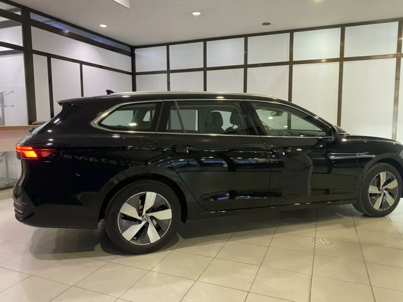 VOLKSWAGEN PASSAT Gasolina 2024 km 0 Jaén