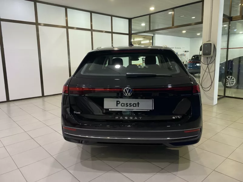 VOLKSWAGEN PASSAT Gasolina 2024 km 0 Jaén