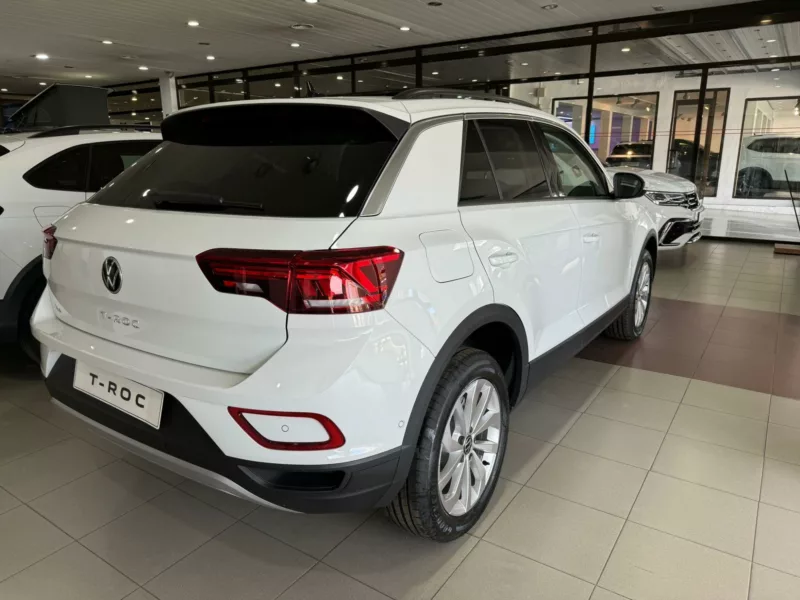 VOLKSWAGEN T-ROC Gasolina 2023 km 0 Jaén