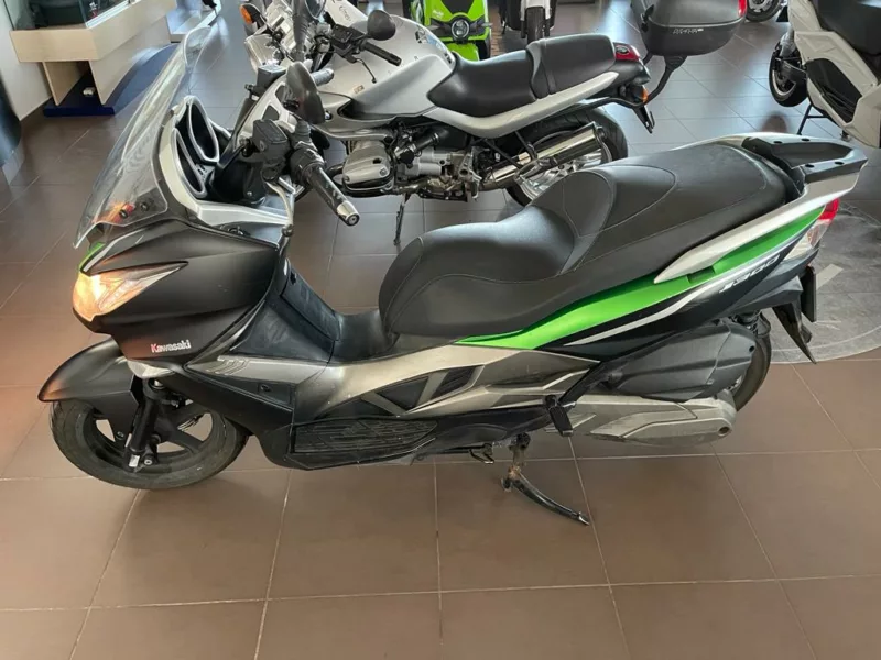 KAWASAKI J300 Gasolina 2015 segunda-mano Jaén