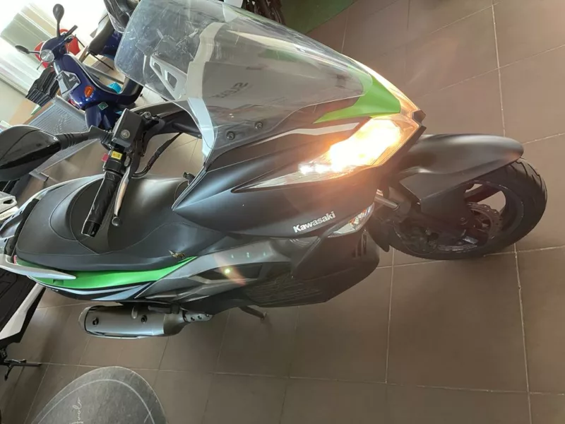 KAWASAKI J300 Gasolina 2015 segunda-mano Jaén