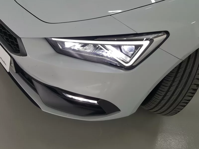 SEAT LEON Gasolina 2022 segunda-mano Jaén