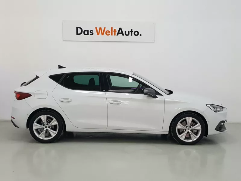 SEAT LEON Gasolina 2022 segunda-mano Jaén